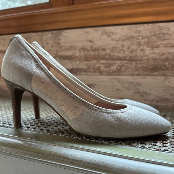 Taryn Rose Light Beige Heels - Picture 1 of 8